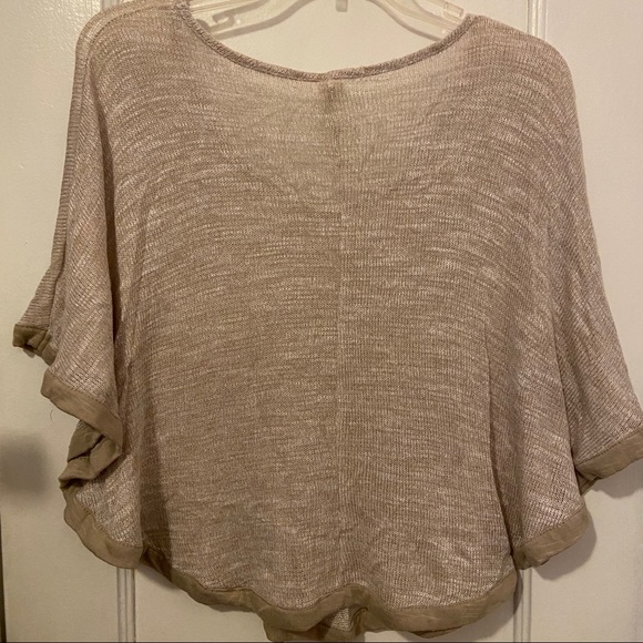 Gracie - Poncho / Very Light Sweater - Picture 2 of 4